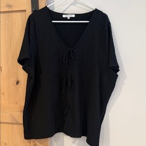 Rose & Olive Black Textured Tie-Front Tunic Top
